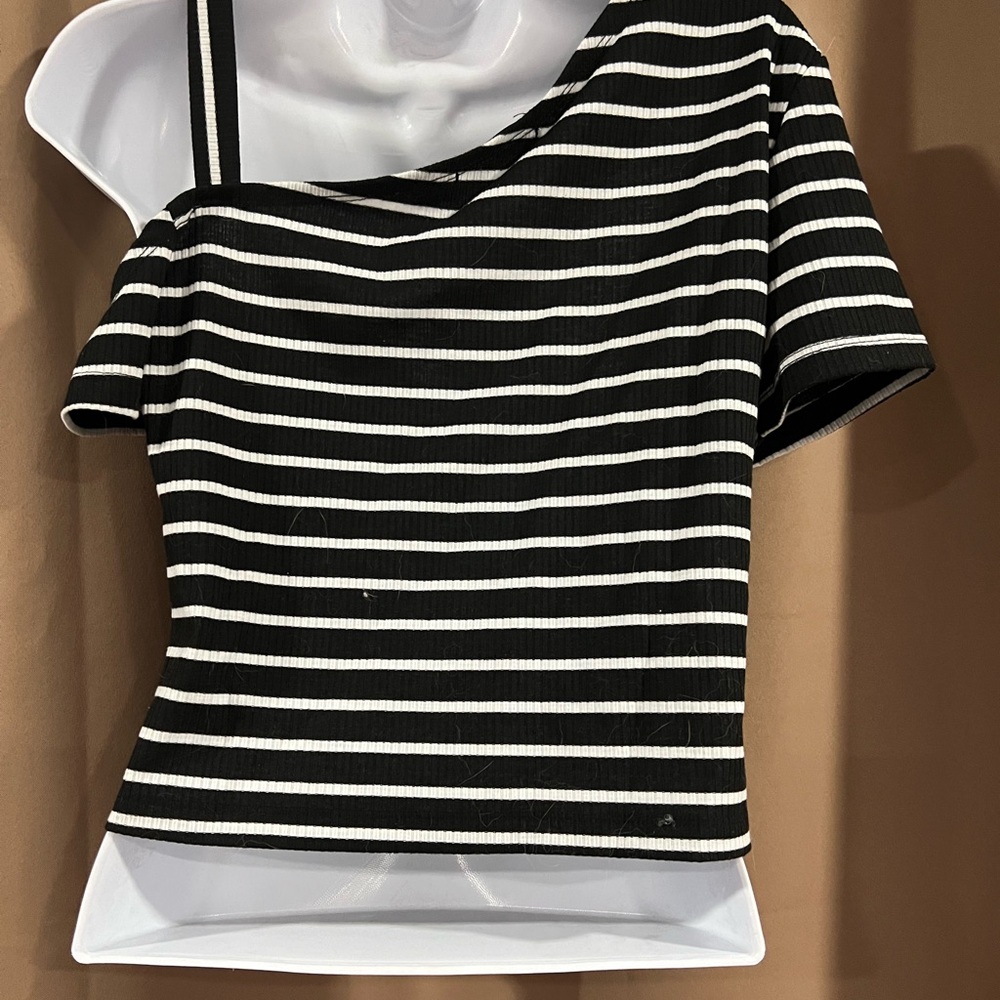 SHEIN Black and White Off the Shoulder Short Sleeve Top - Picture 3 of 3